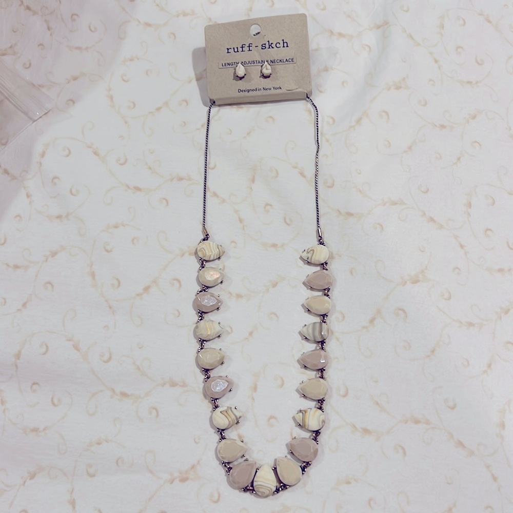 NWT Adjustable ivory necklace with earrings